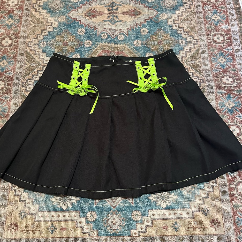 Royal Bones By Tripp Black & Lime Green Lace-Up Skirt Size XL - Picture 3 of 8